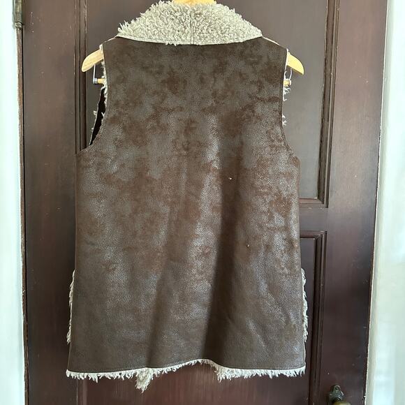 VELVET by GRAHAM & SPENCER | Faux Shearling Sherpa Drape Front Vest | Size Small - Picture 5 of 5